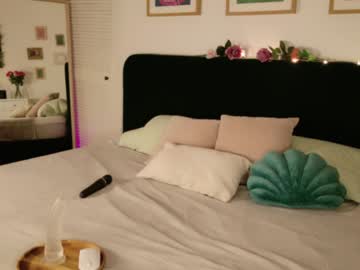webcam girl the_sweetest1 live cam image #9841853