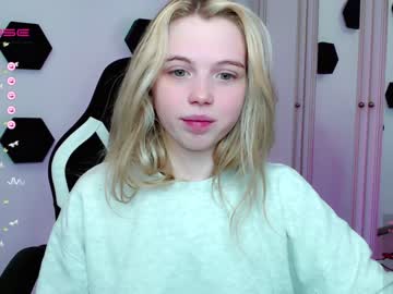 webcam girl small_blondee live cam image #5689168