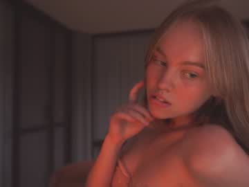 webcam girl bibi_it_is live cam image #8232553