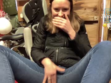 webcam girl eatmypie69 live cam image #1846498