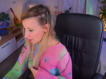 webcam girl juicyandthepussyblvd live cam image #3691613