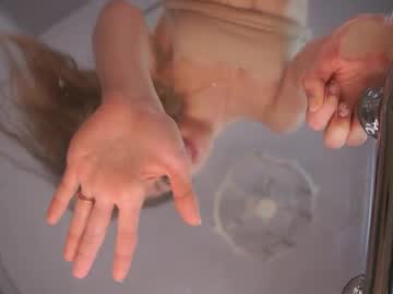 webcam girl little_poetry live cam image #12362446