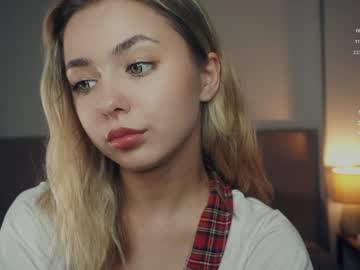 webcam girl mildredgarrett live cam image #11533434