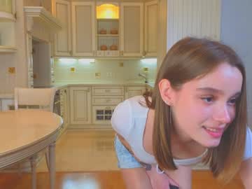 webcam girl harrieteasley live cam image #10717551