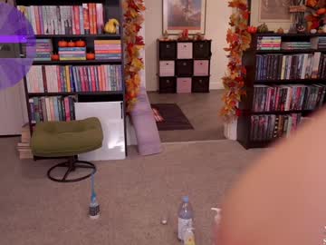 webcam girl serareads live cam image #10808917