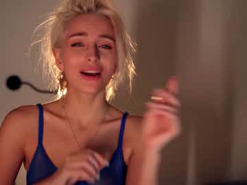 webcam girl artmosphera live cam image #3802566