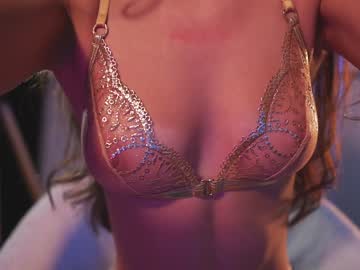 webcam girl lucie_beltran live cam image #8533648