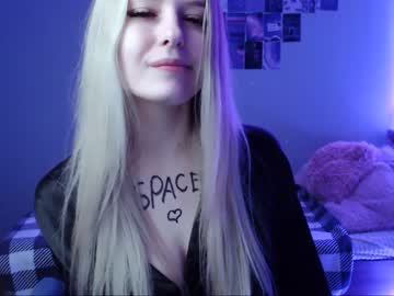 webcam girl whimsical_joy live cam image #7953003