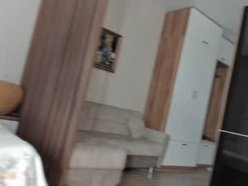 webcam girl melon_mussy live cam image #6500370