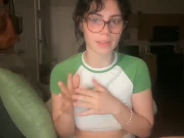 webcam girl lovelyylamb live cam image #5411326