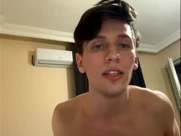 webcam man boy_with_a_joy live cam image #1982812