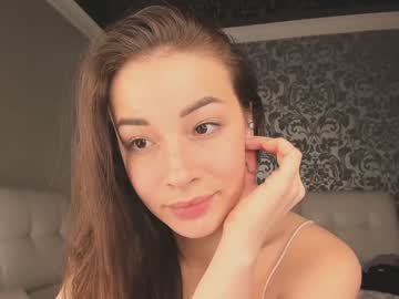 webcam girl strawberry_donut live cam image #4521912