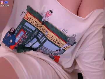 webcam girl serareads live cam image #12192245