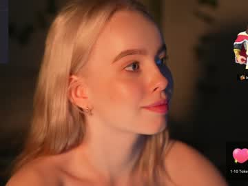 webcam girl mother__of__dragons live cam image #7527186