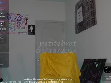 webcam girl petitebrat live cam image #9974561