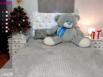 webcam girl emmika_ live cam image #974320