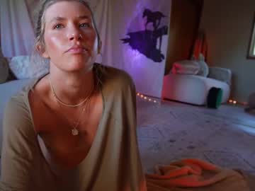 webcam girl lucy_gooosey live cam image #12413477