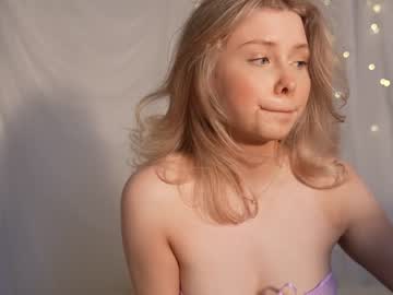 webcam girl april_blush live cam image #9450575