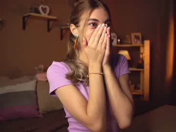 webcam girl cuteelsa_ live cam image #7760308
