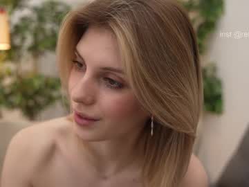 webcam girl refined_style live cam image #12235890