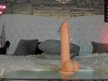 webcam girl royalsquirt_ live cam image #5366856