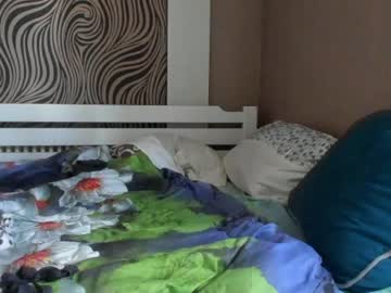 webcam couple weirdests_twins live cam image #2526590
