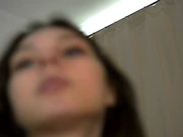webcam girl peek_in_my_window live cam image #9573338