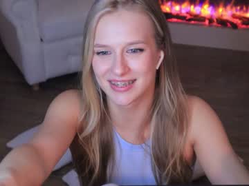 webcam girl ella_twinkle live cam image #8514969