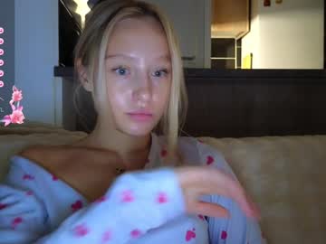 webcam girl white_lime live cam image #10357569