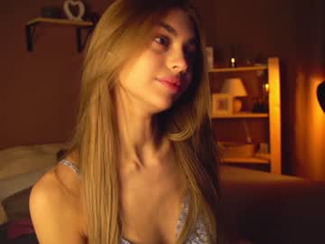 webcam girl cuteelsa_ live cam image #8019891