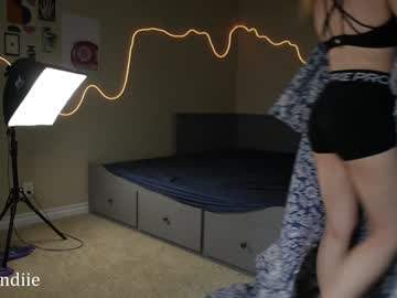 webcam girl bestblondiiecb live cam image #12566573