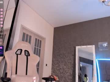 webcam girl aura_kiss live cam image #3676177