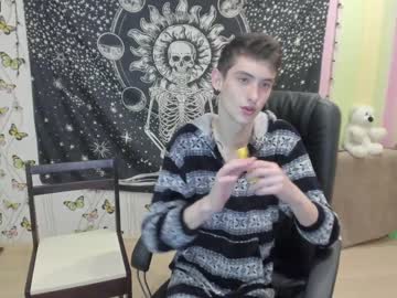 webcam man logancorvus live cam image #2512970