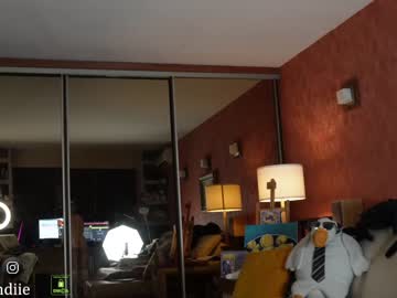 webcam girl bestblondiiecb live cam image #9513487