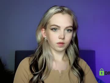 webcam girl small_blondee live cam image #6651276