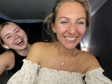 webcam couple mrs_kiss_vhs live cam image #5507118