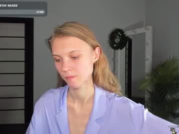 webcam girl phoebepaw live cam image #11414397