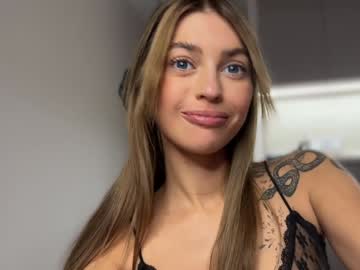 webcam girl cuteelsa_ live cam image #10200321