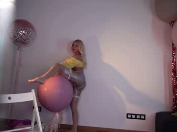 webcam girl artmosphera live cam image #2302857