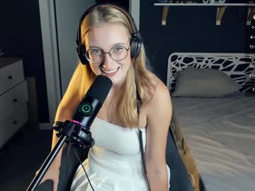 webcam girl mind_of_heart live cam image #10329524