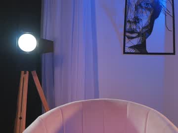 webcam girl lucie_beltran live cam image #9265132