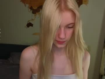 webcam girl wildadearborn live cam image #11944094