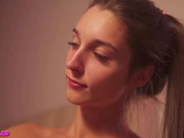 webcam girl angels_kiss live cam image #11478446