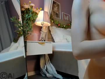 webcam girl dearly_emily live cam image #13030058