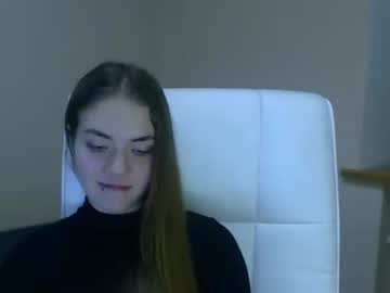 webcam girl zoey_deuttch live cam image #4984565