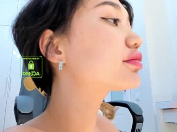 webcam girl lee_yoona live cam image #967913