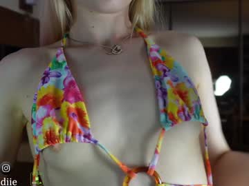 webcam girl bestblondiiecb live cam image #9654151