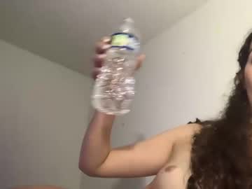 webcam girl kylieexoxoxo2432 live cam image #8471040