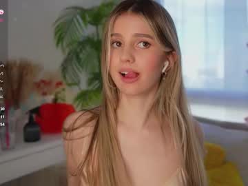 webcam girl fluffy_angel live cam image #12142512