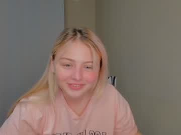webcam girl shy_blondiee live cam image #4958631